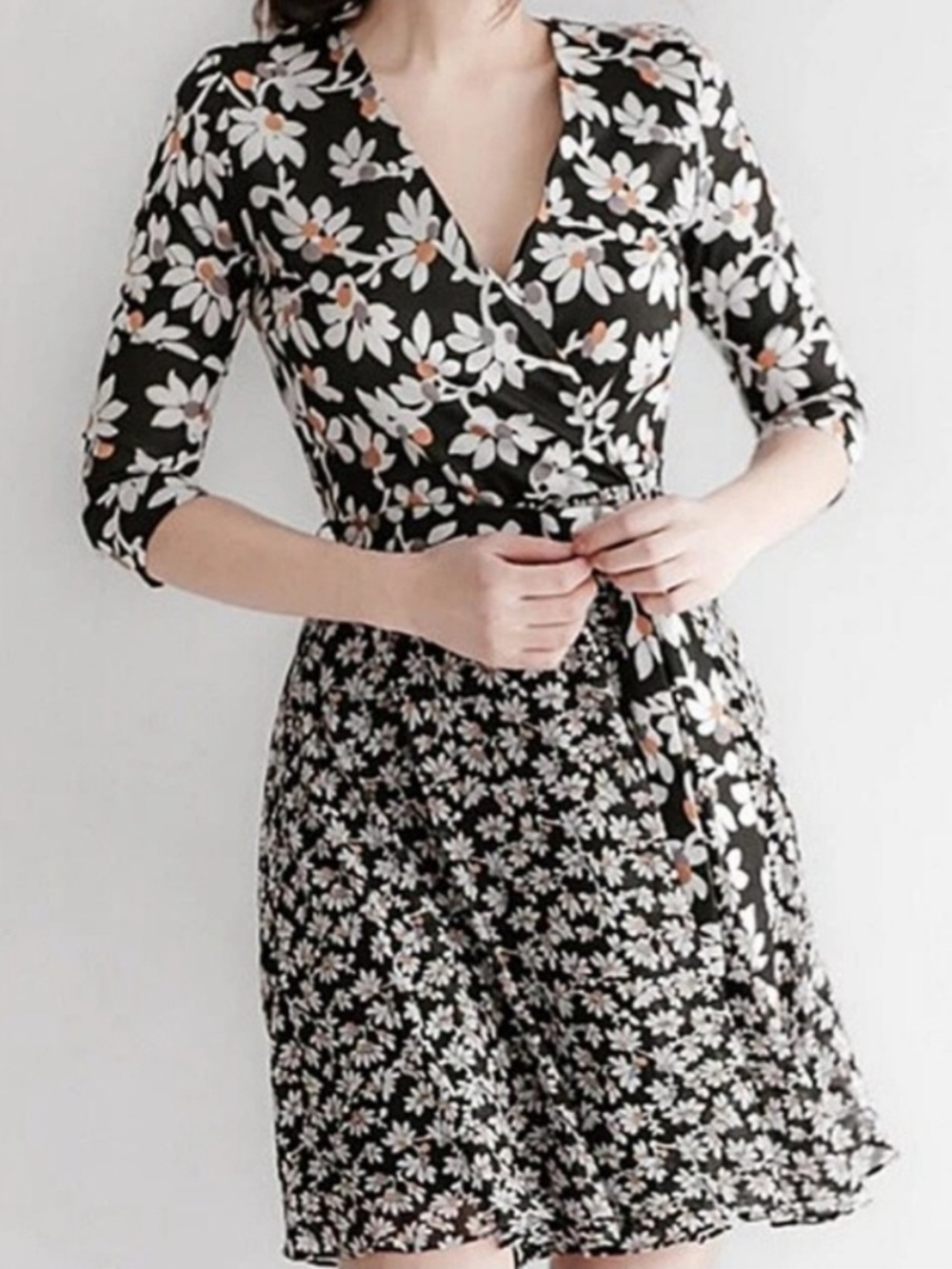 Diane von Furstenberg DVF Irina Silk Chiffon Wrap Dress in Daisy Size 6